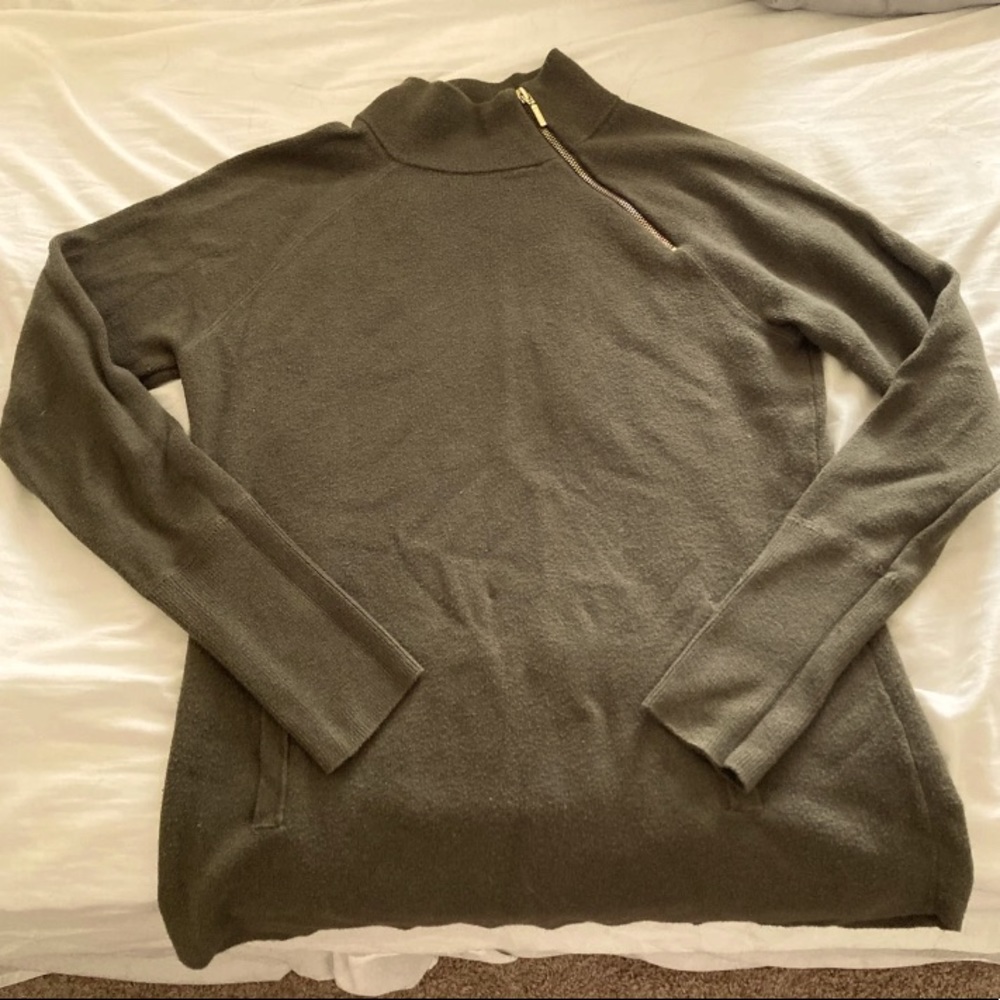 Tahari sweater